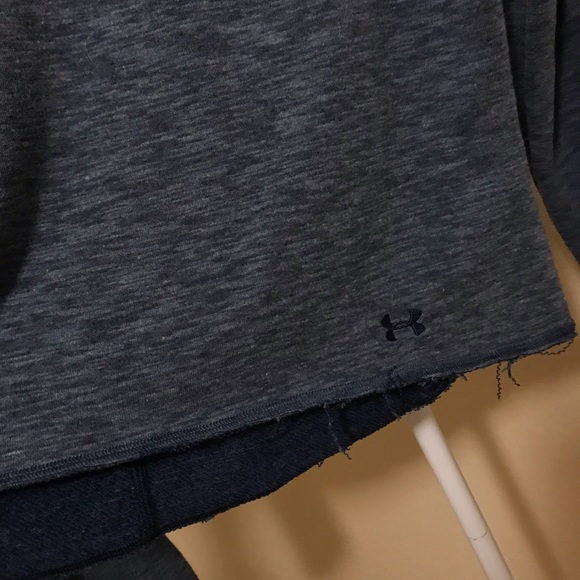 Women’s Under Armour Cropped Crewneck! - Picture 3 of 6